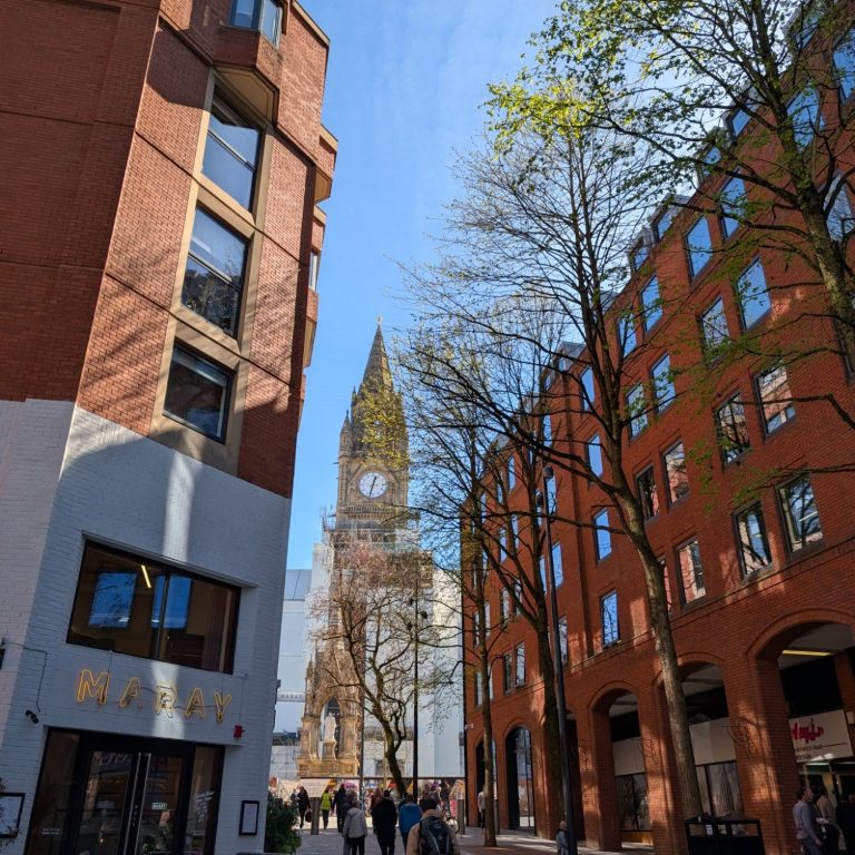 Cheap free Manchester walking tours