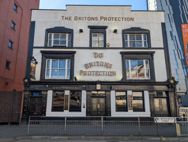 Cheap free Manchester walking tours